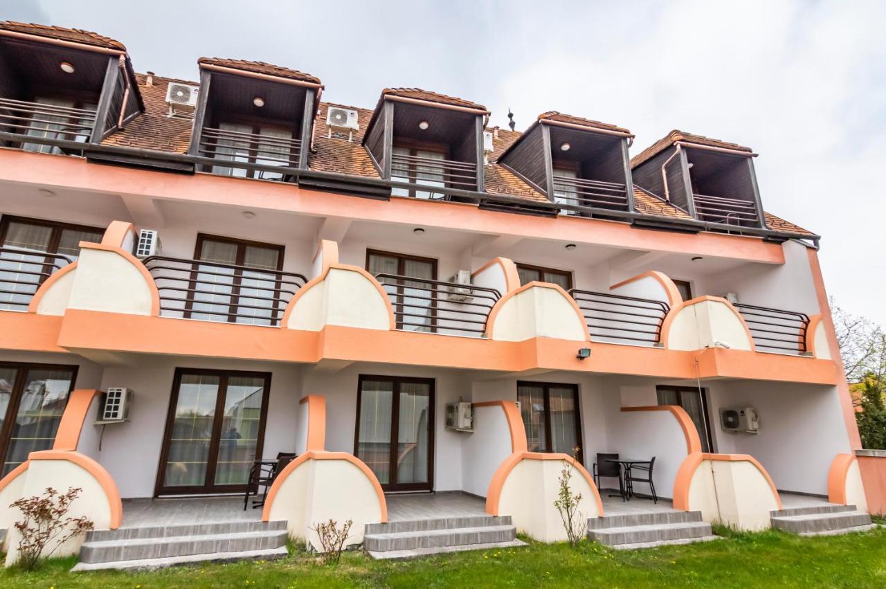 Hotel Bacchus Кестхей Екстер'єр фото
