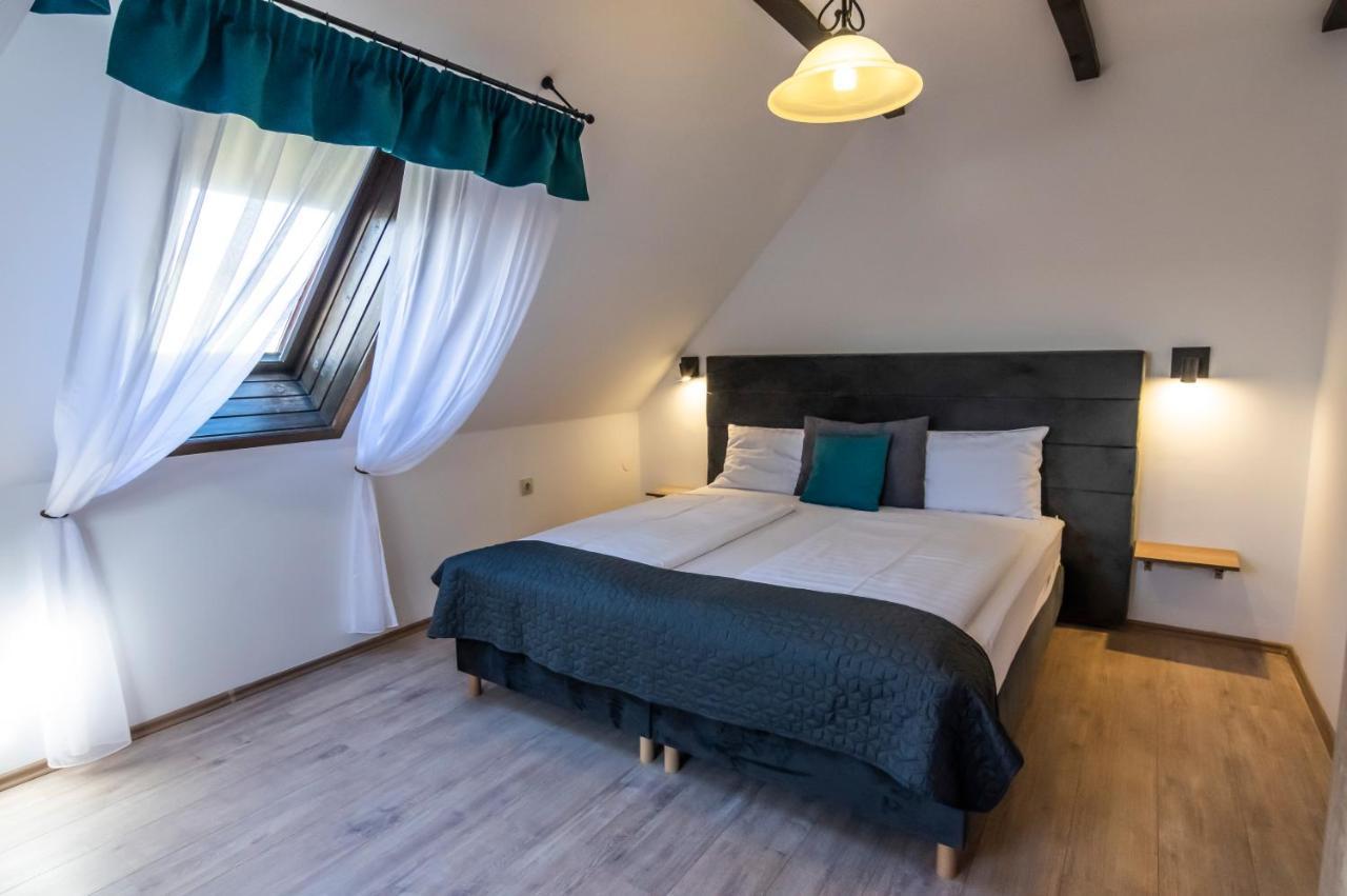 Hotel Bacchus Кестхей Екстер'єр фото